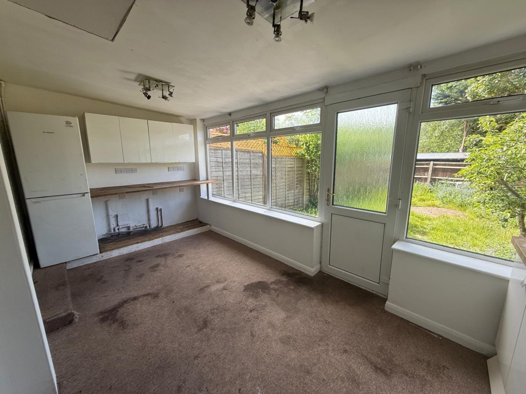 Lot: 31 - SEMI-DETACHED HOUSE FOR REFURBISHMENT IN POPULAR VILLAGE - Conservatory